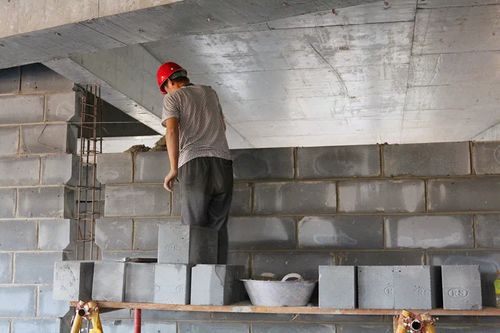 現(xiàn)代·明珠廣場9月工程進度播報 精工鑄就精品，建筑砌塊有序推進